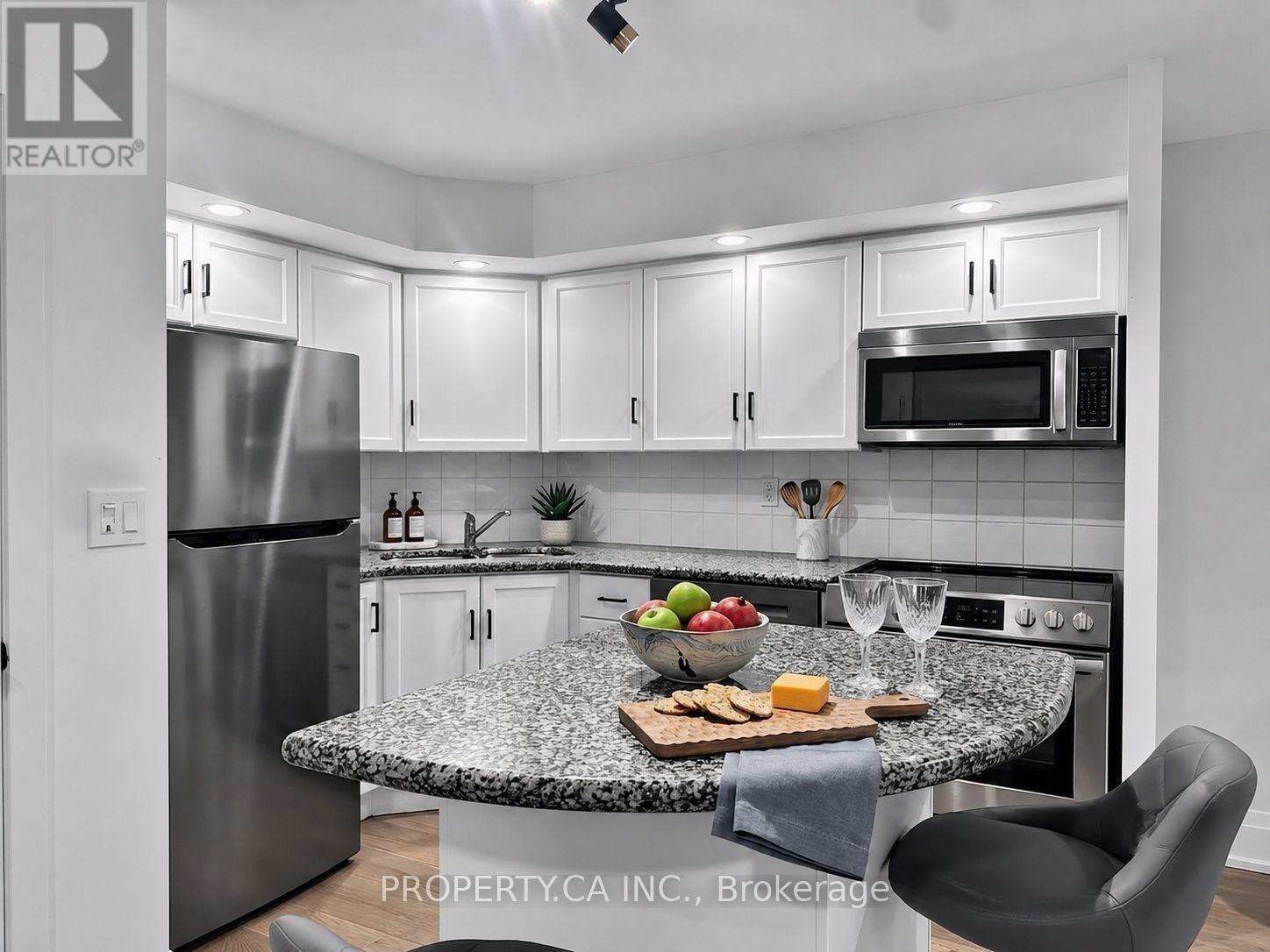 #329 250 WELLINGTON STREET - 11