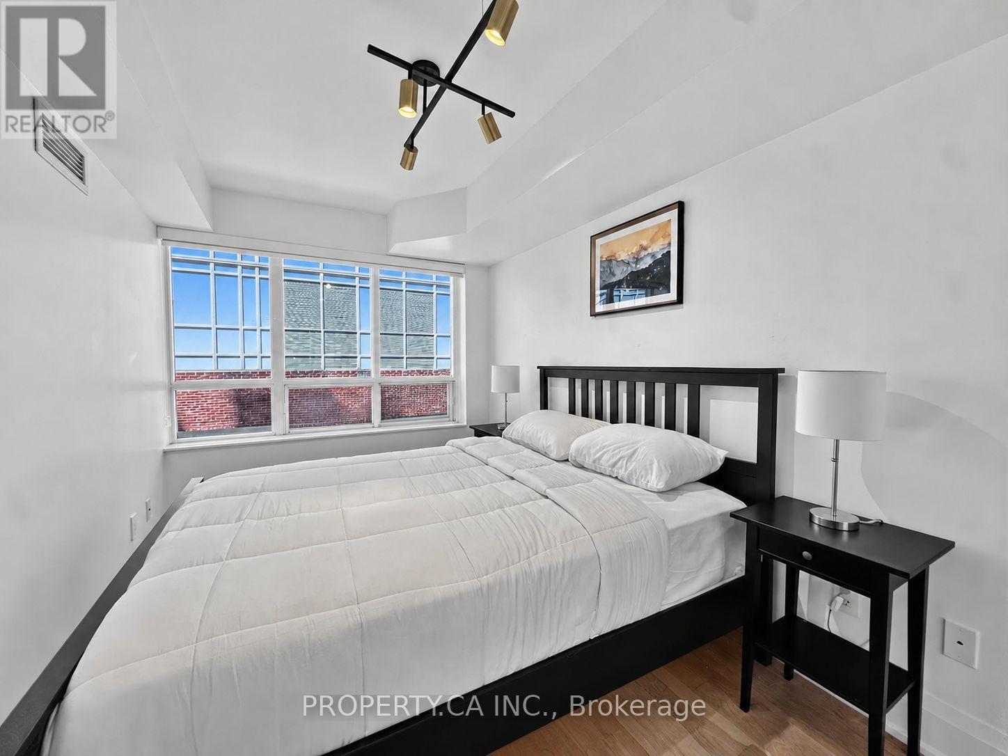 #329 250 WELLINGTON STREET - 12