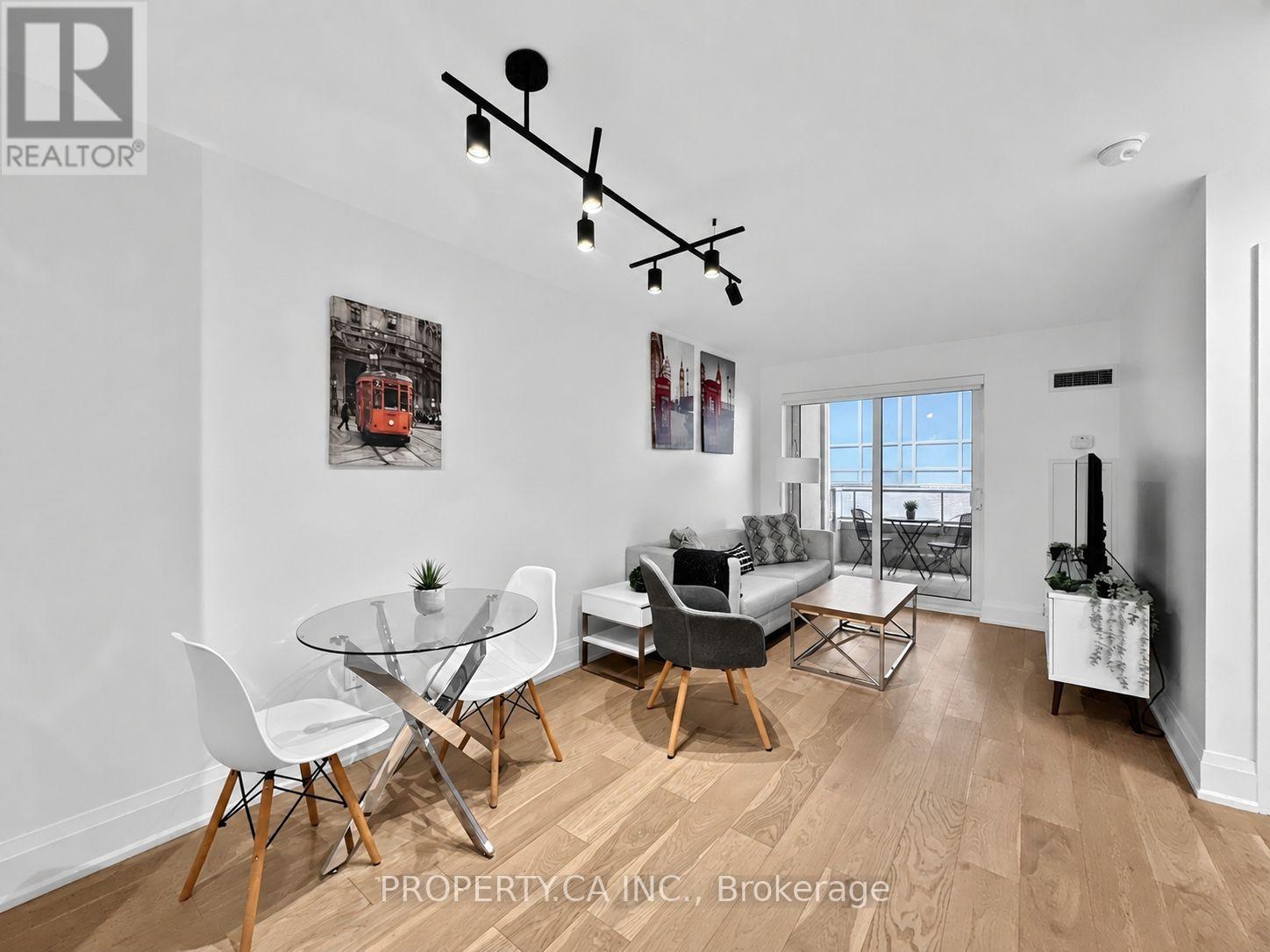 #329 250 WELLINGTON STREET - 17