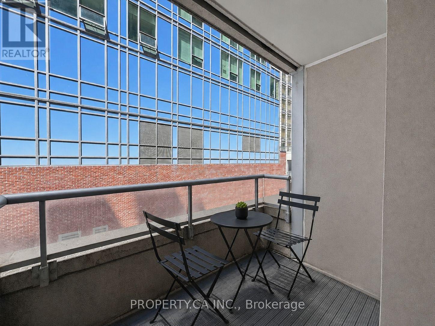 #329 250 WELLINGTON STREET - 18