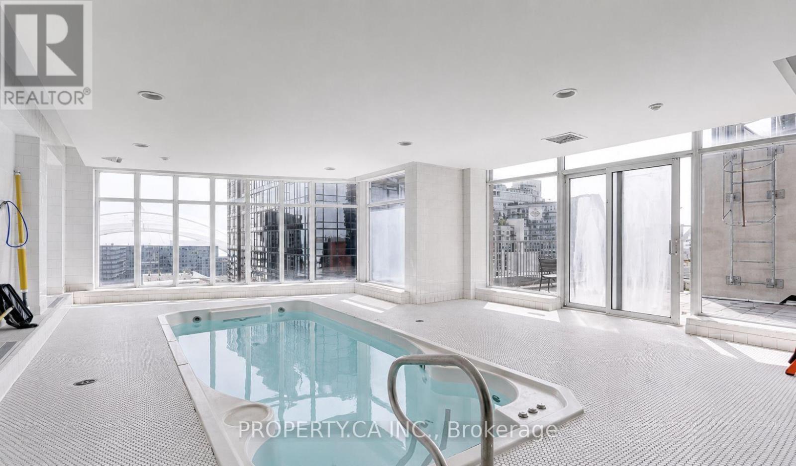 #329 250 WELLINGTON STREET - 22