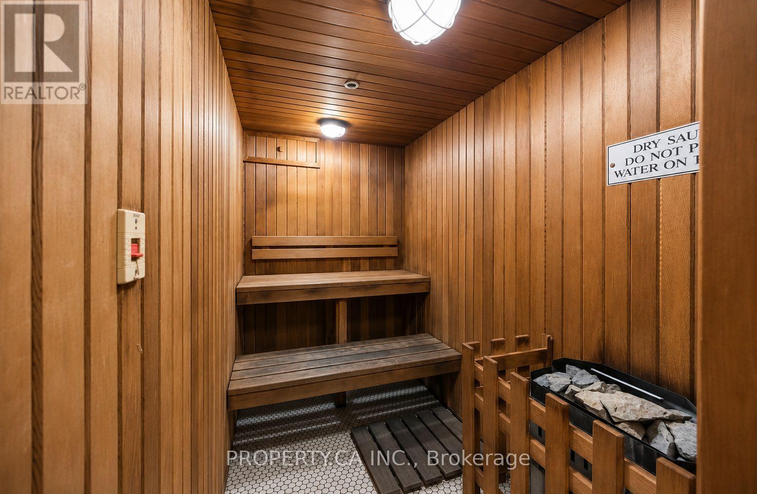 #329 250 WELLINGTON STREET - 23