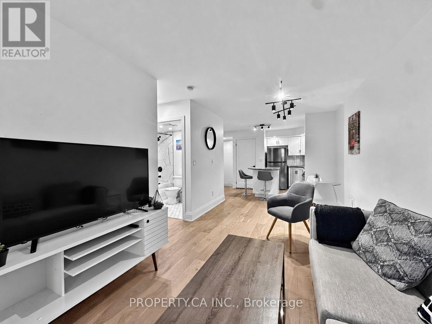 #329 250 WELLINGTON STREET - 6