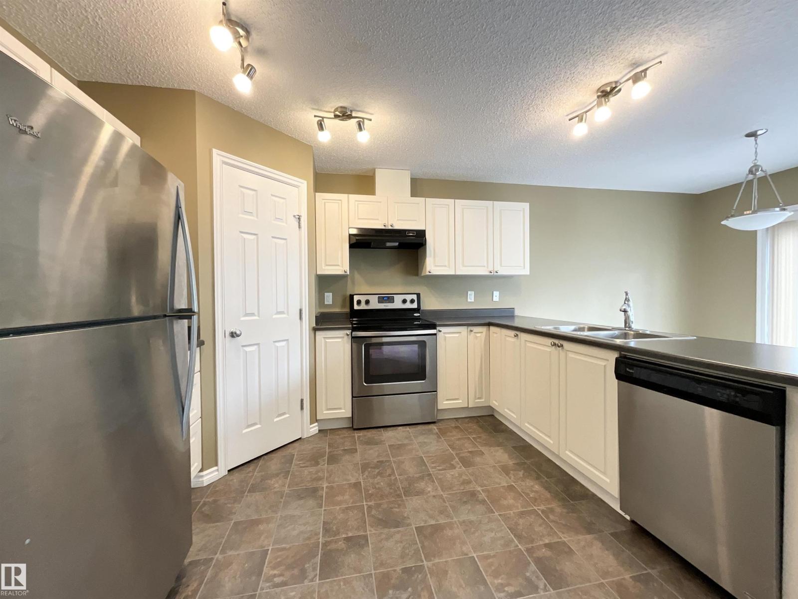 #33 9350 211 ST NW - 10