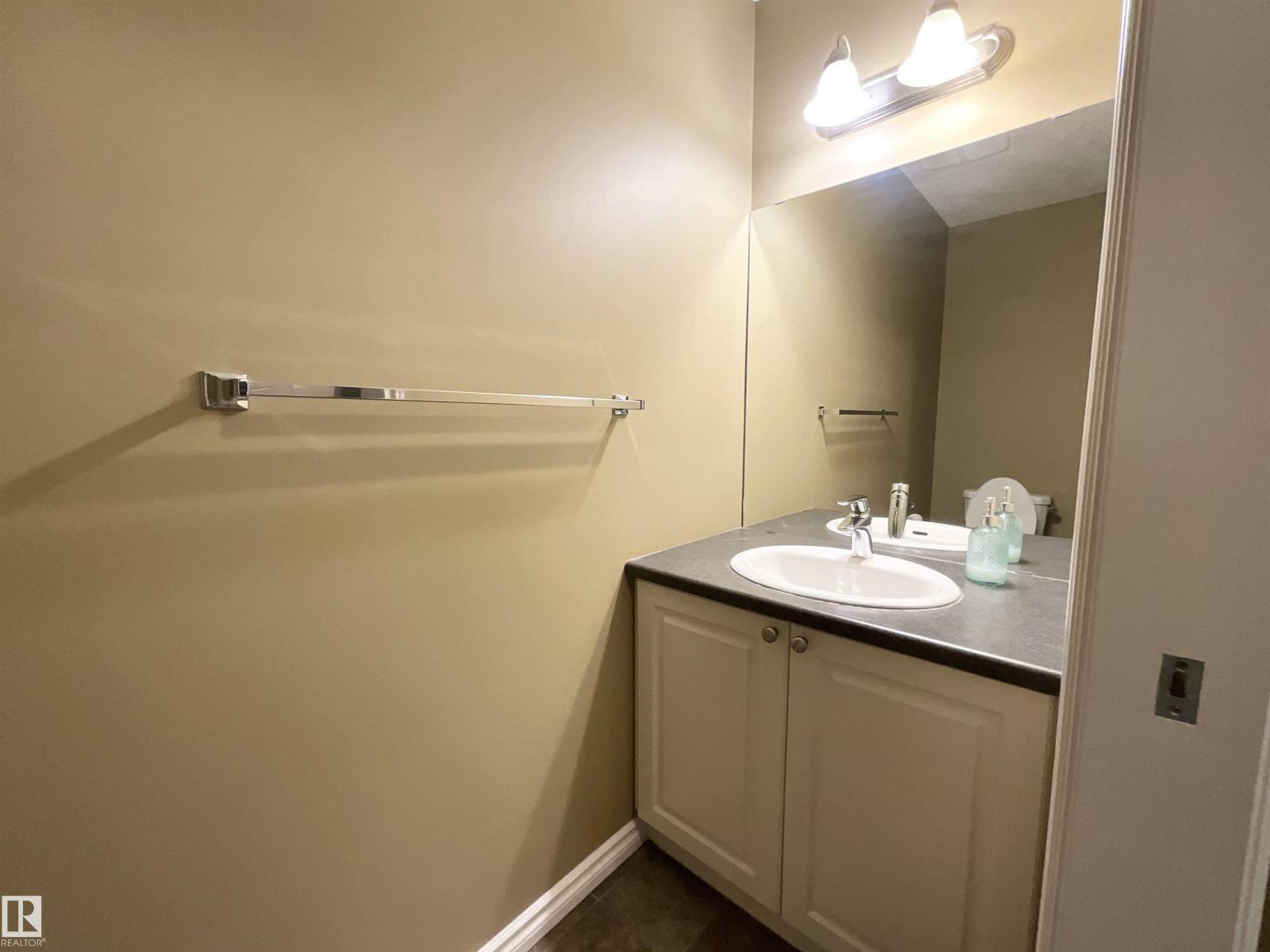 #33 9350 211 ST NW - 7