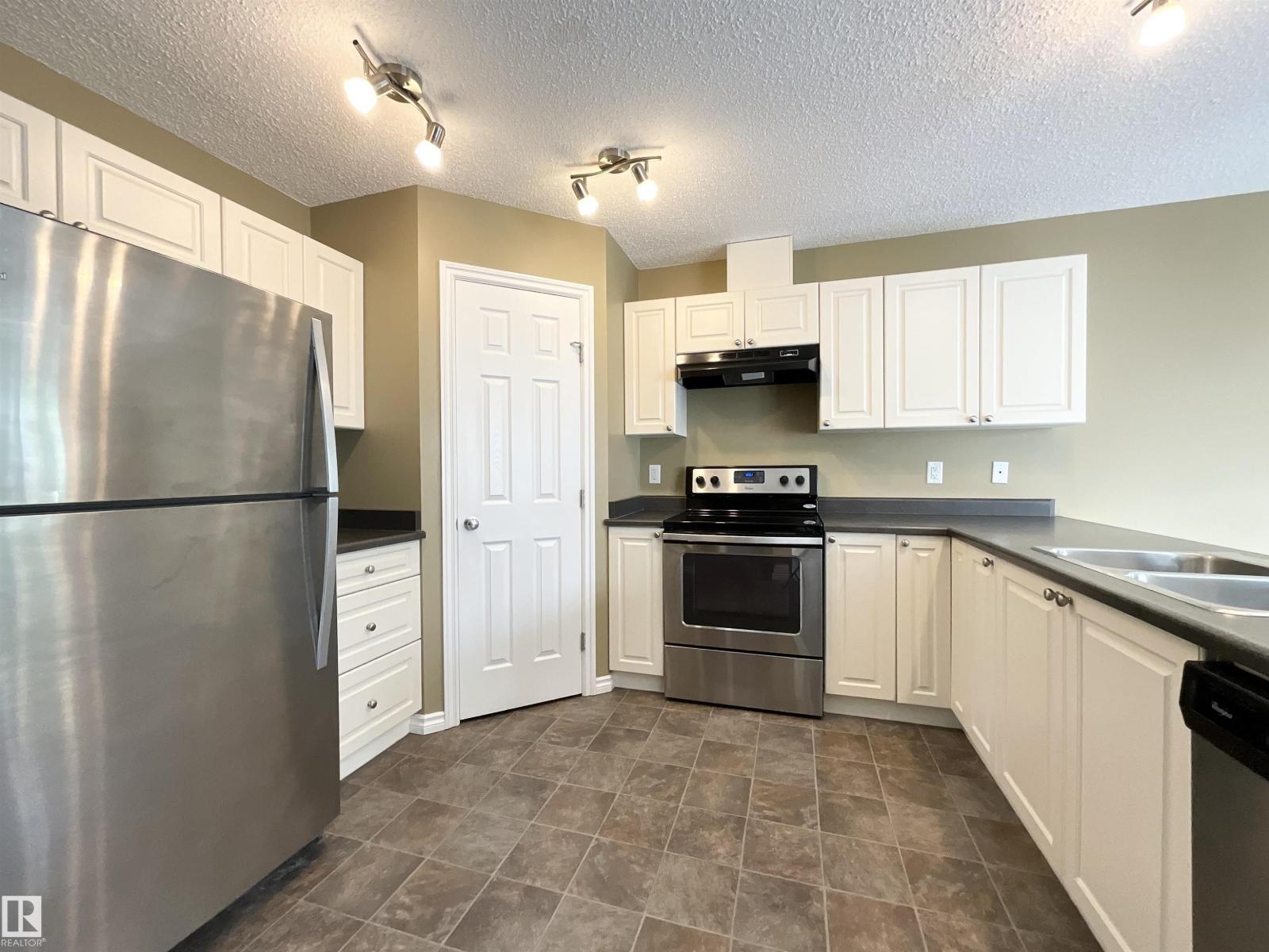 #33 9350 211 ST NW - 9