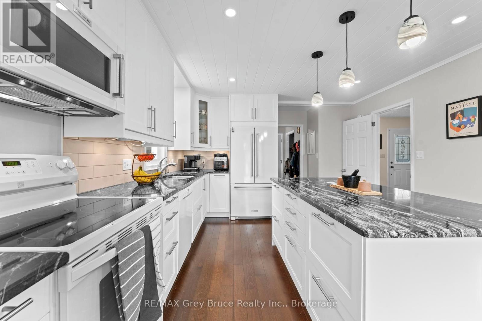 112 MARY AVENUE - 6