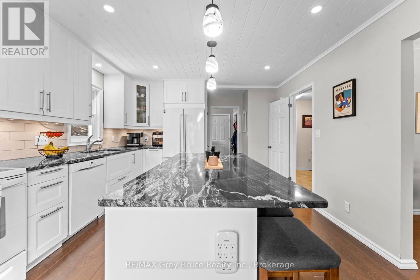 112 MARY AVENUE - 7
