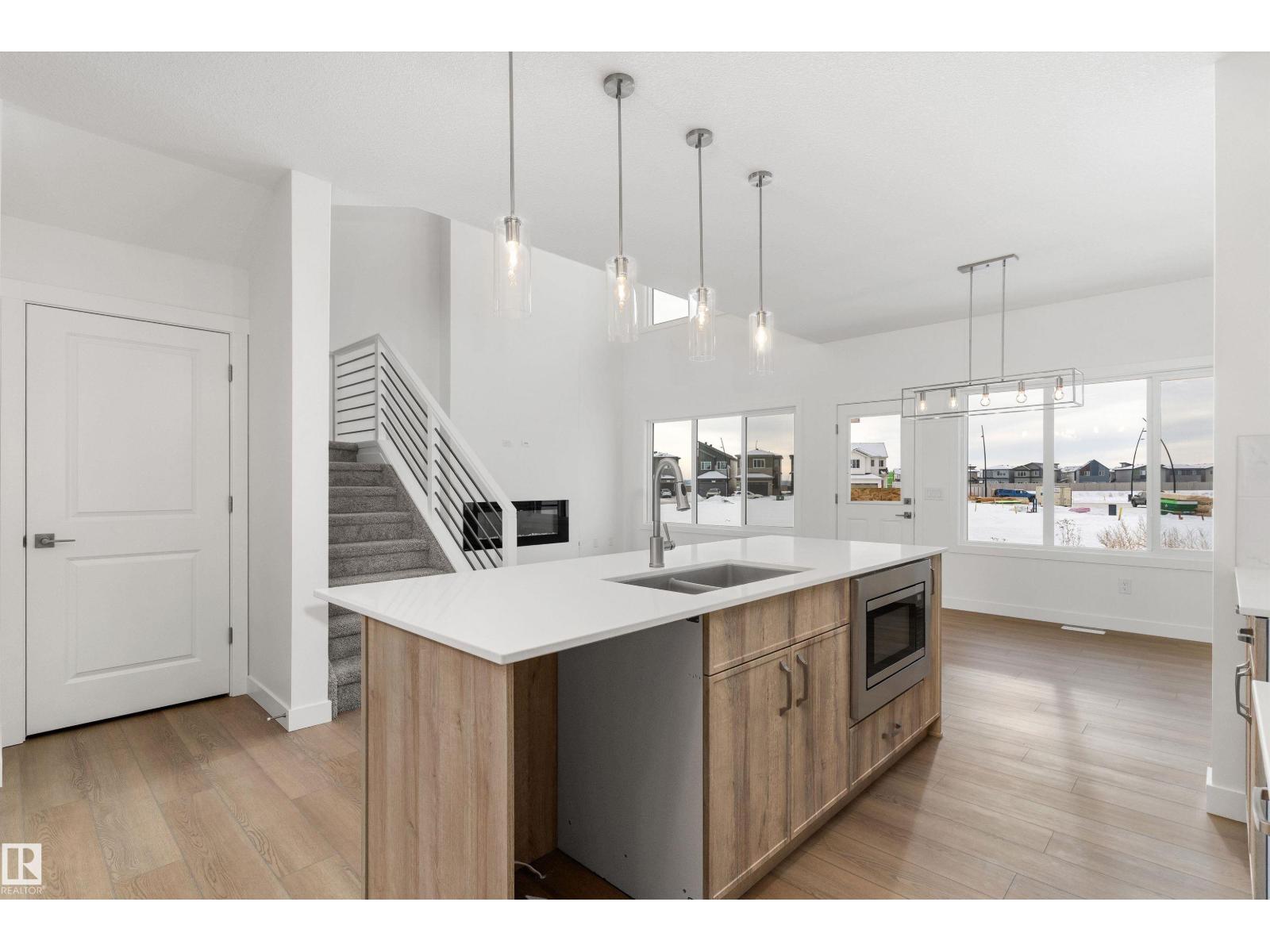 18927 28 AV NW - 11