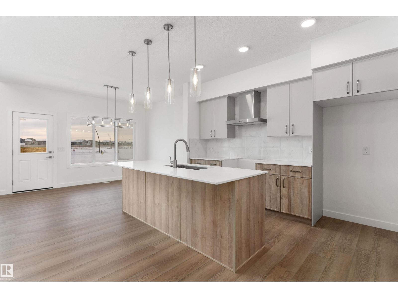 18927 28 AV NW - 12