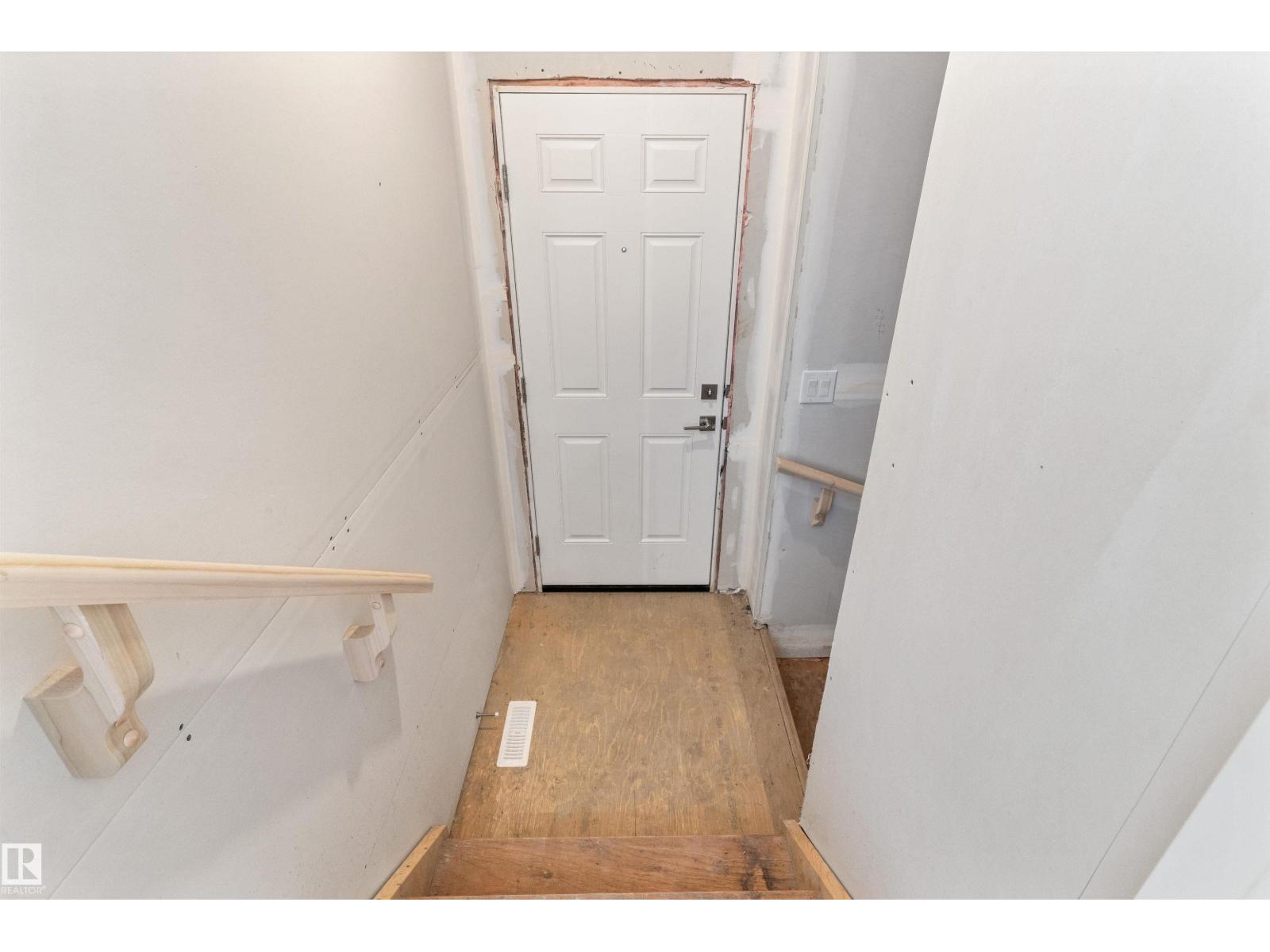 18927 28 AV NW - 41