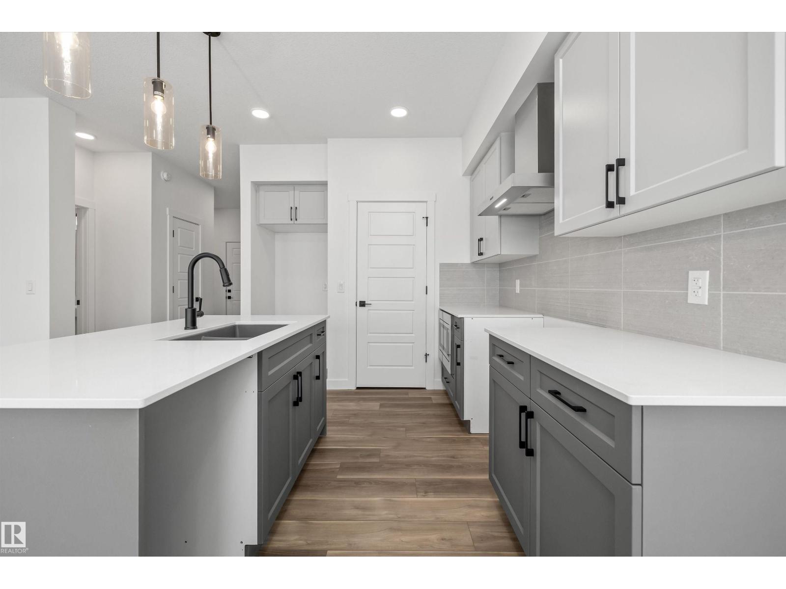 18931 28 AV NW - 10