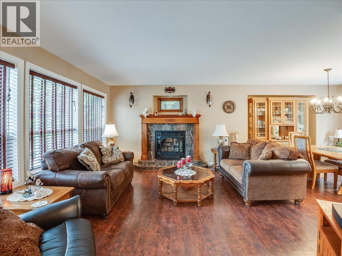 935 Pine Crescent - 12