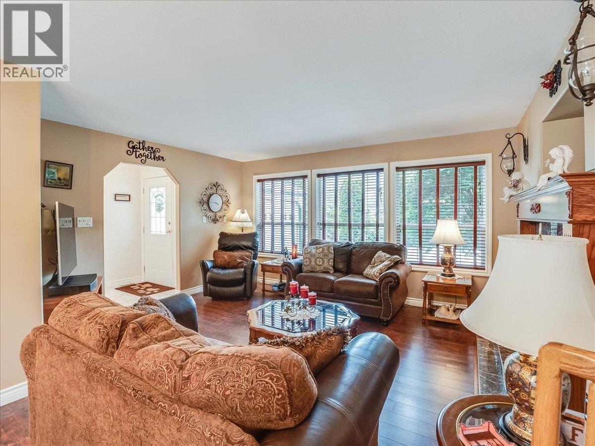935 Pine Crescent - 13