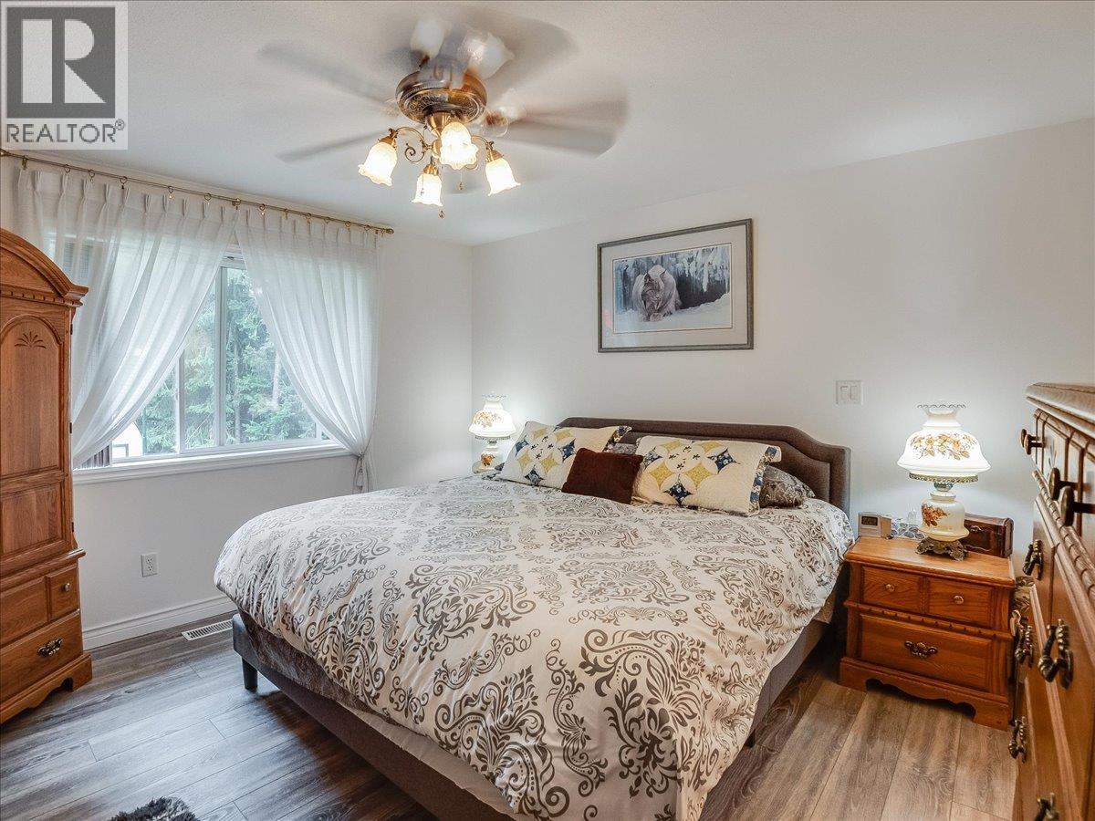 935 Pine Crescent - 18