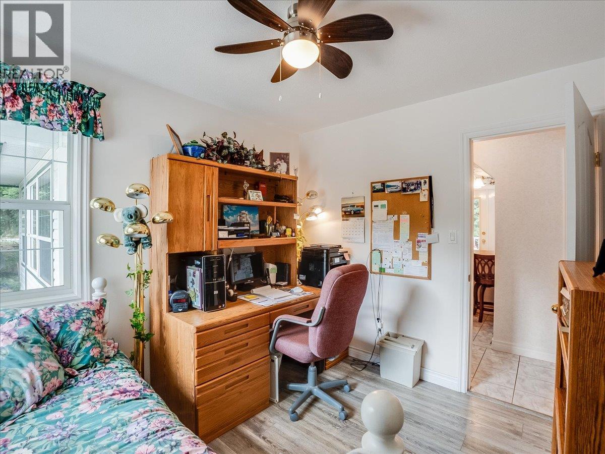 935 Pine Crescent - Image 25