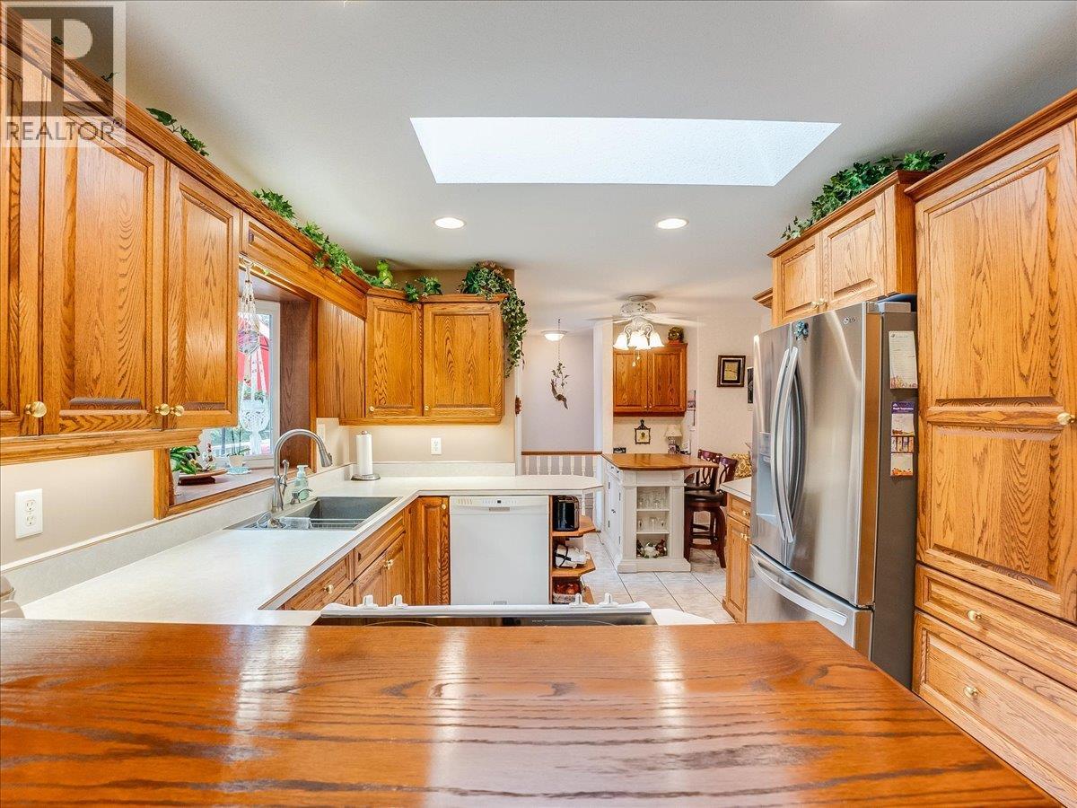 935 Pine Crescent - 3