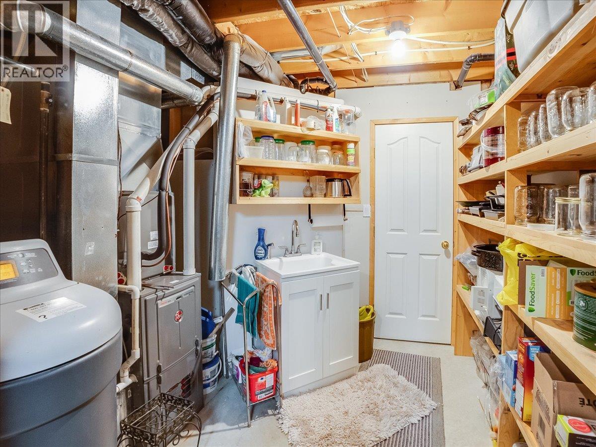 935 Pine Crescent - Image 30