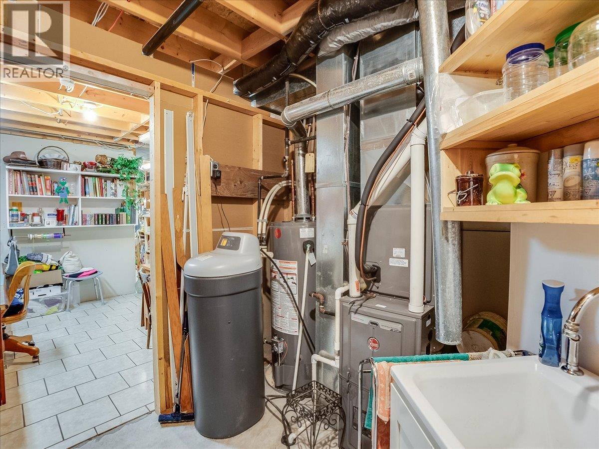 935 Pine Crescent - Image 31