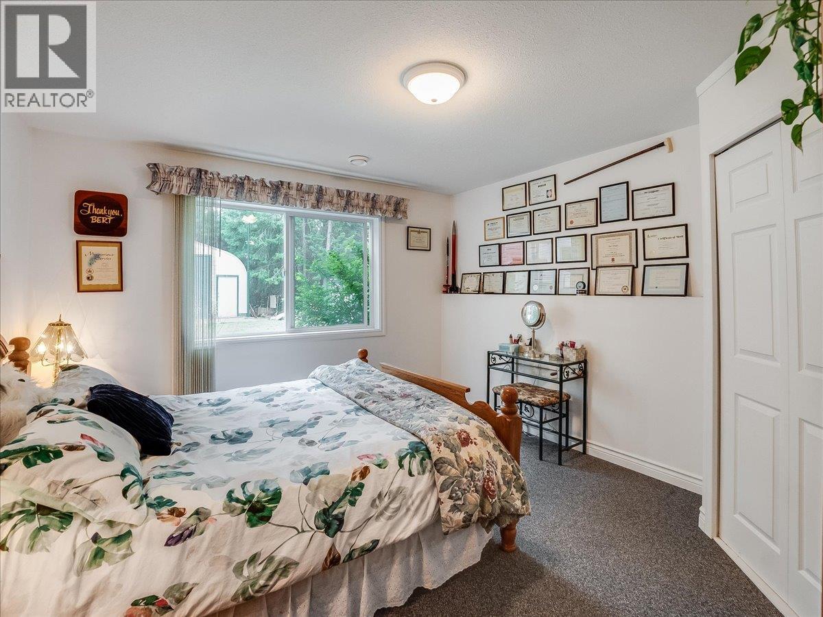 935 Pine Crescent - 34