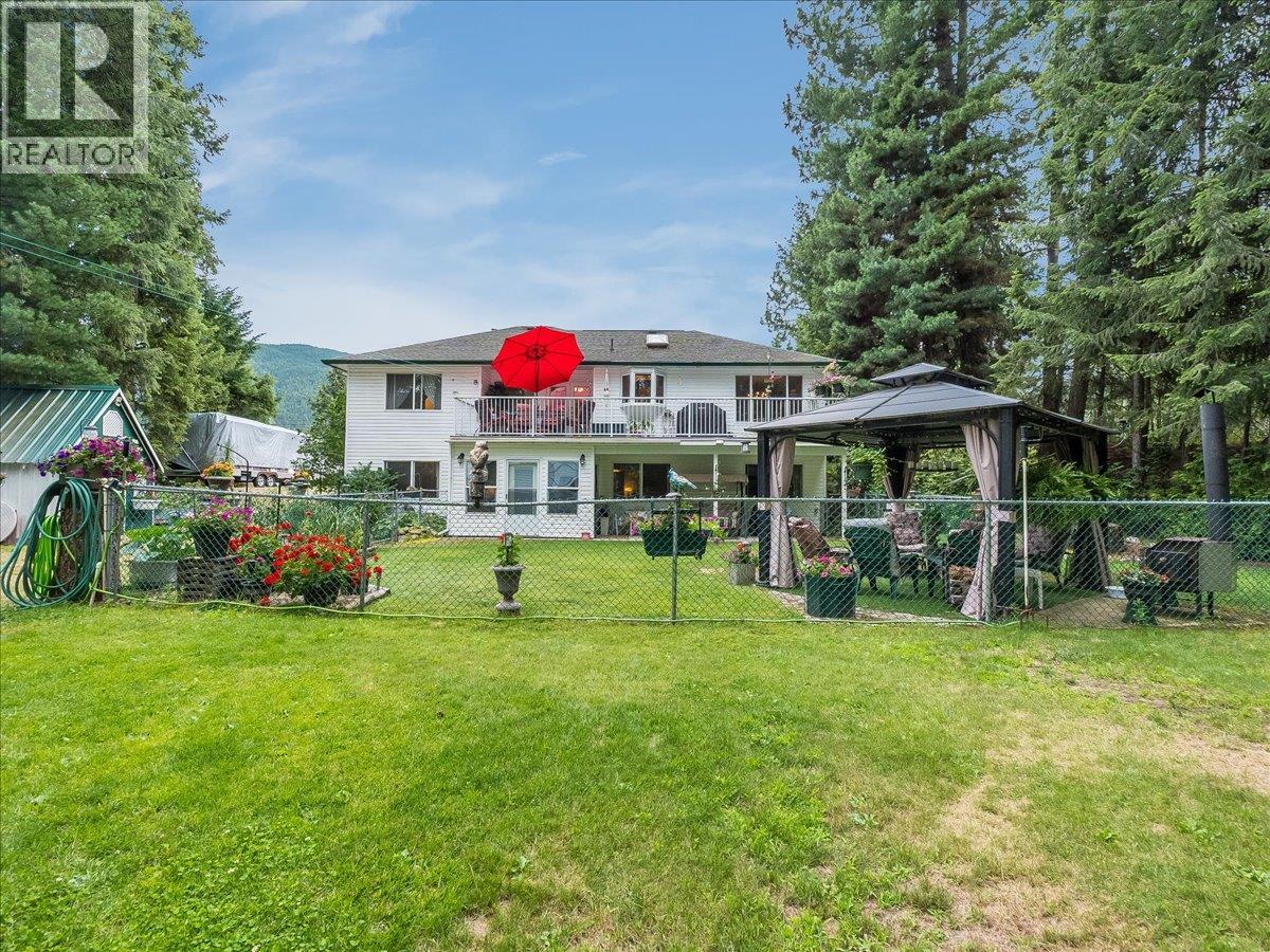 935 Pine Crescent - 39