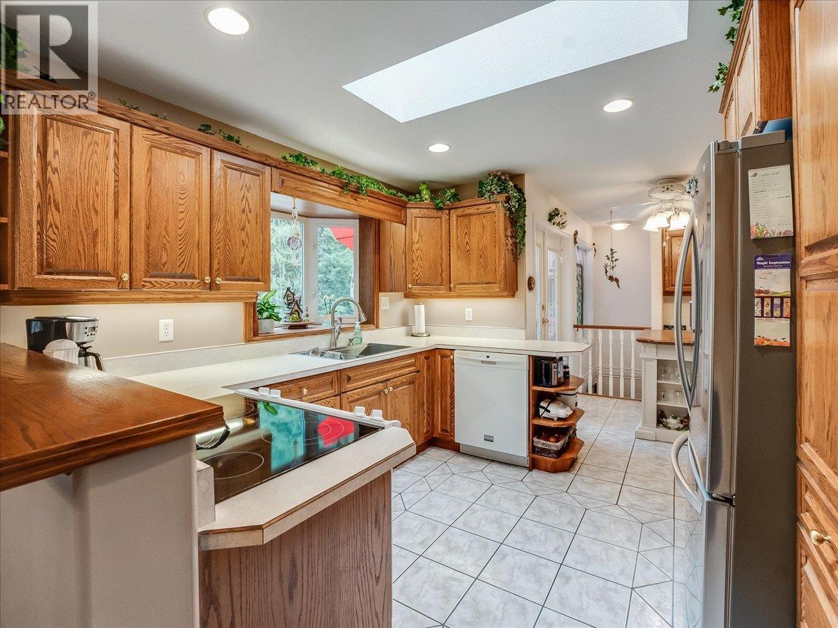 935 Pine Crescent - 4