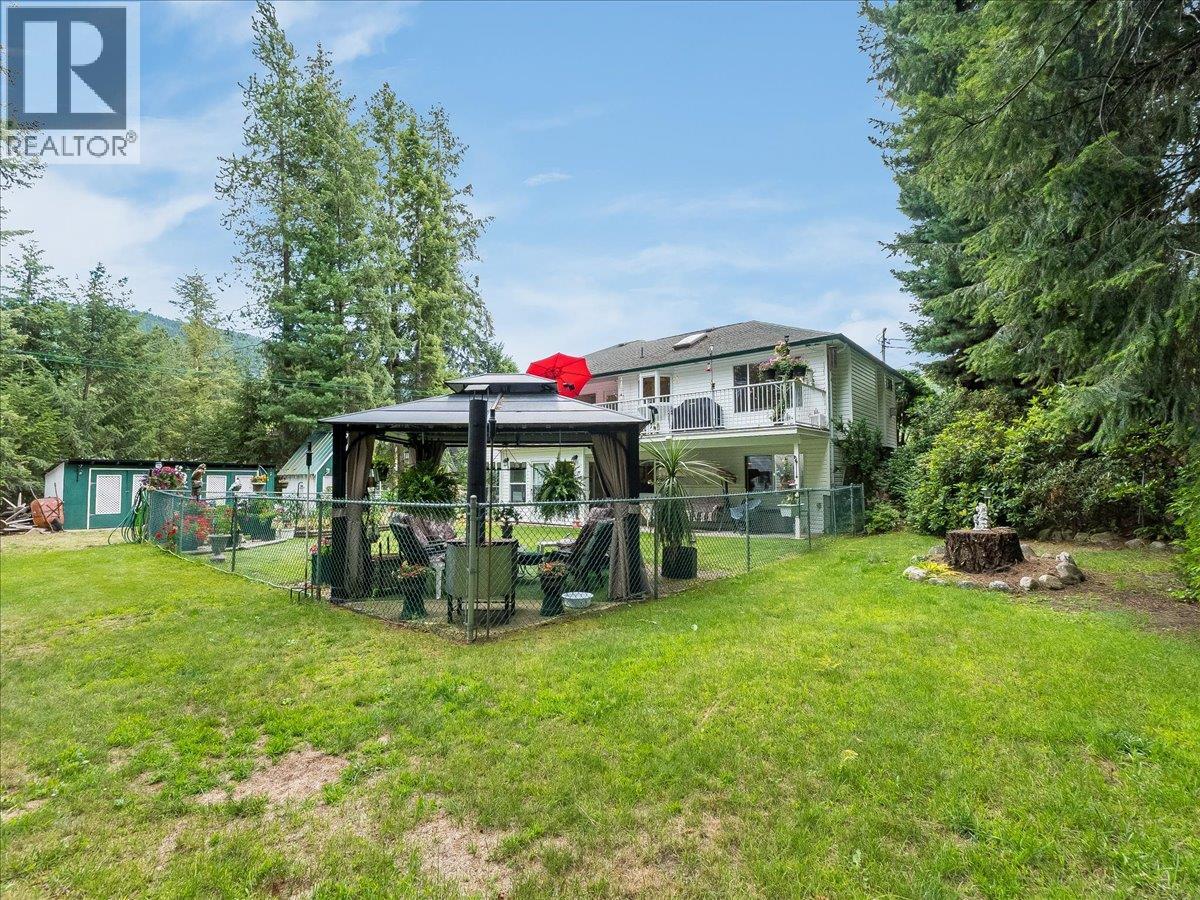 935 Pine Crescent - 40