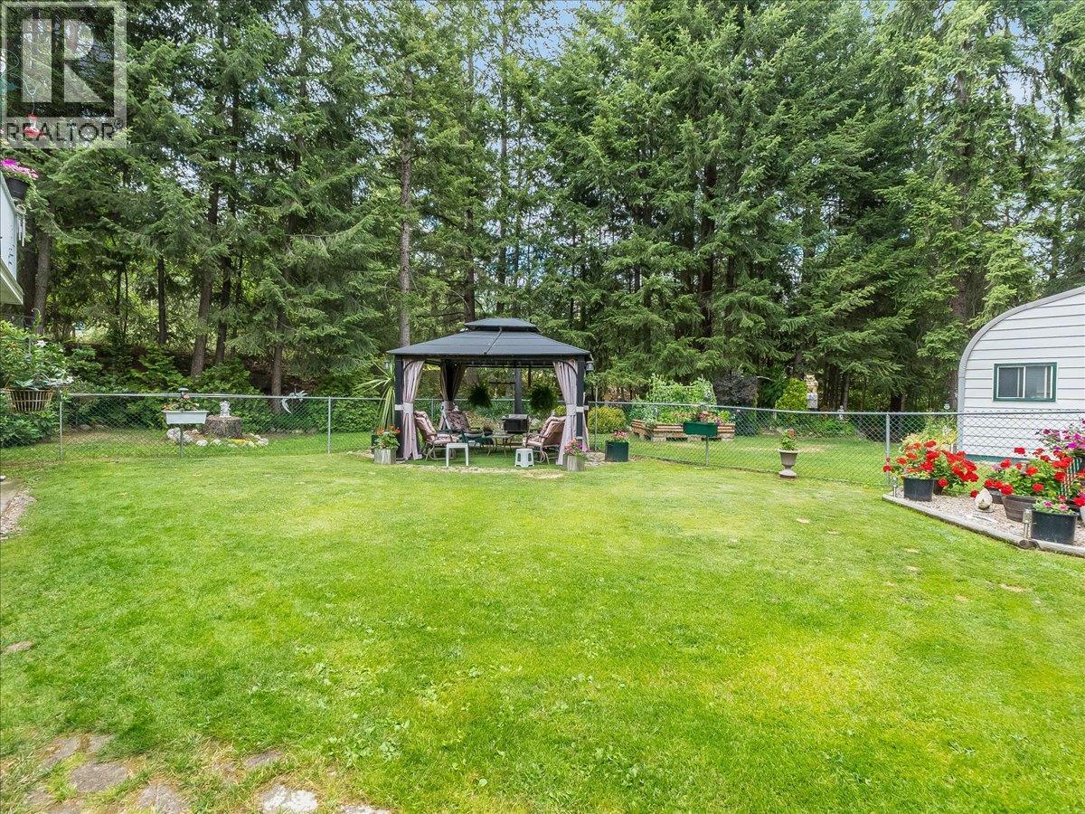 935 Pine Crescent - Image 44