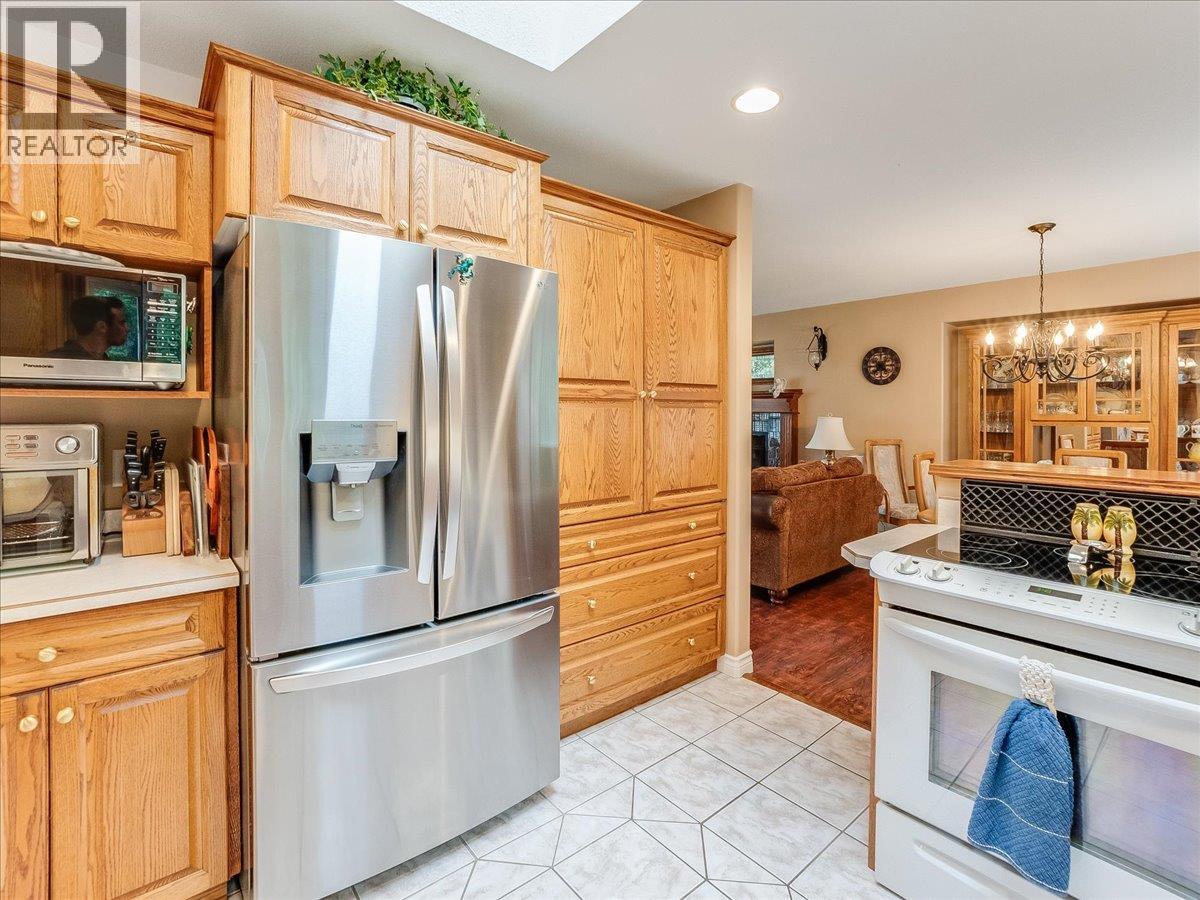 935 Pine Crescent - 6