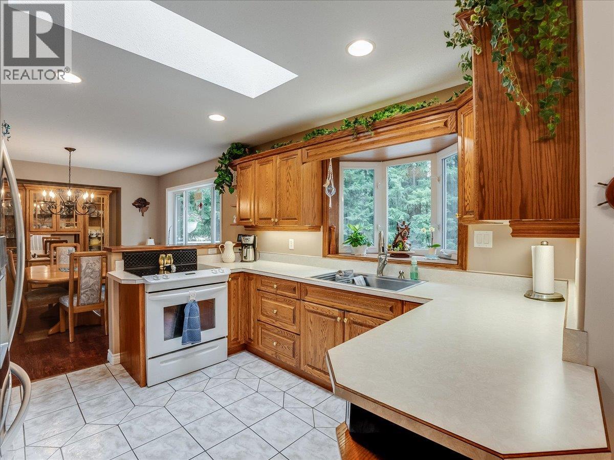 935 Pine Crescent - 8