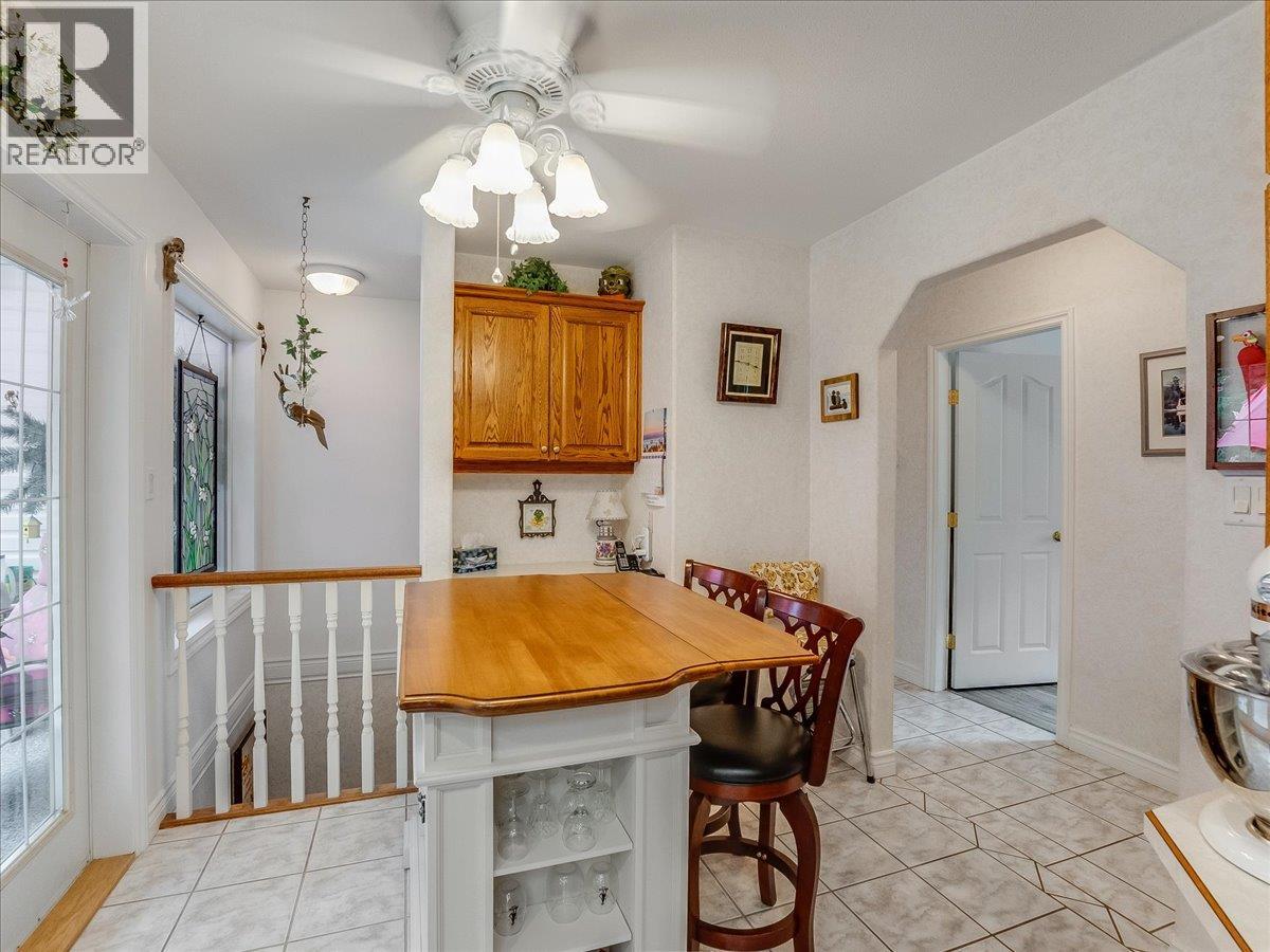935 Pine Crescent - 9