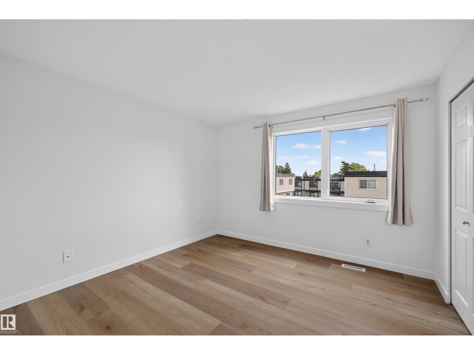 #186 11421 34 ST NW - 19