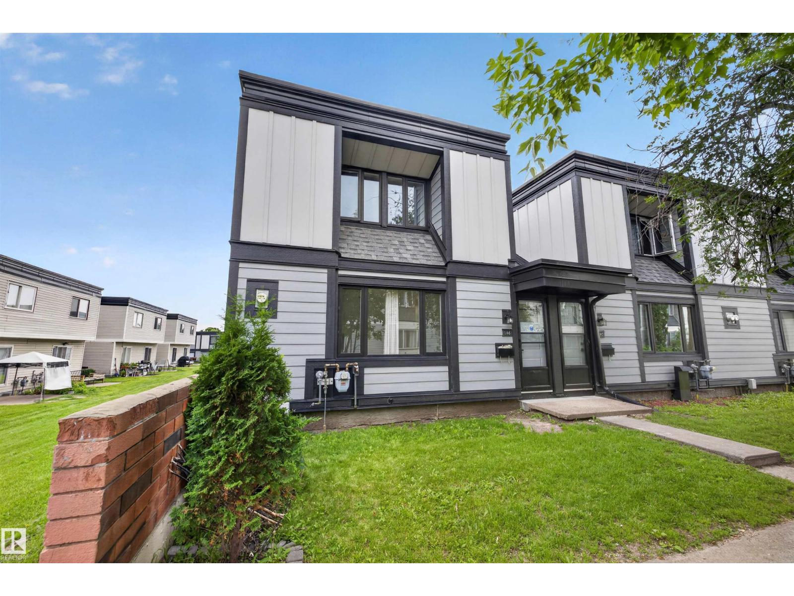 #186 11421 34 ST NW - 33