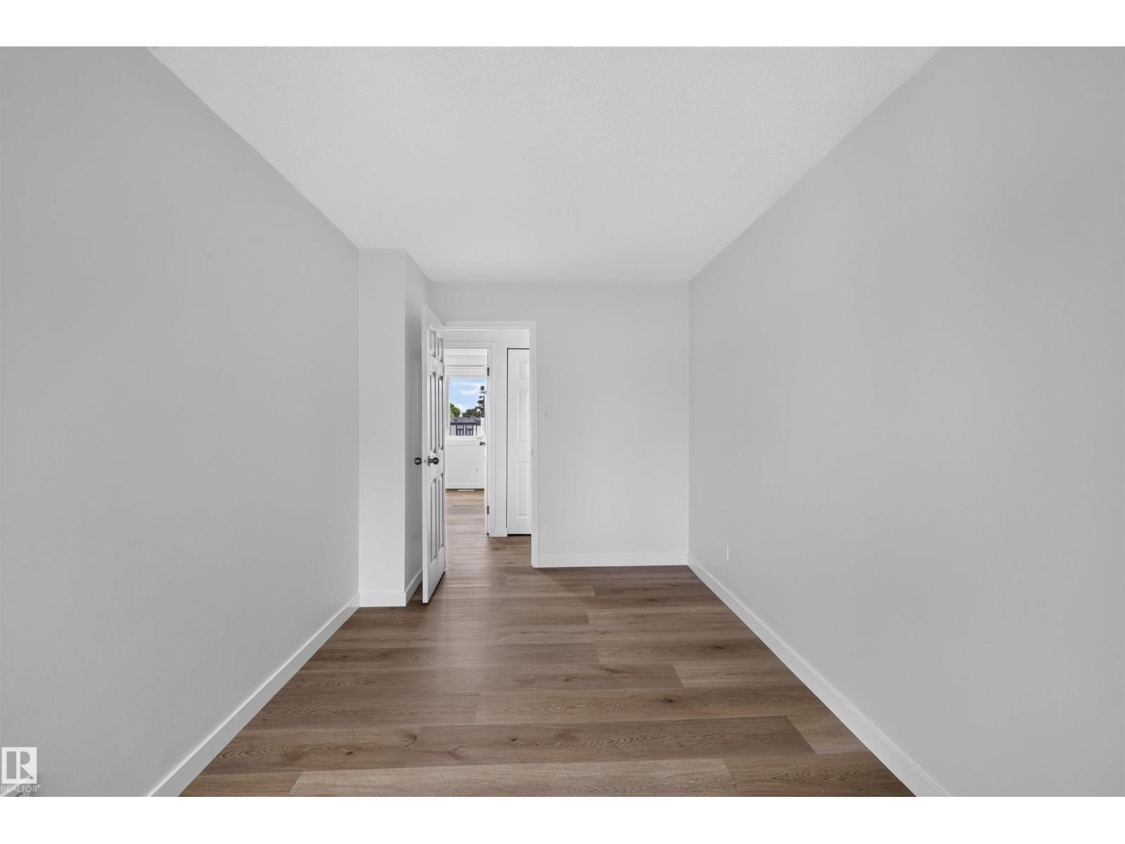 #186 11421 34 ST NW - 18