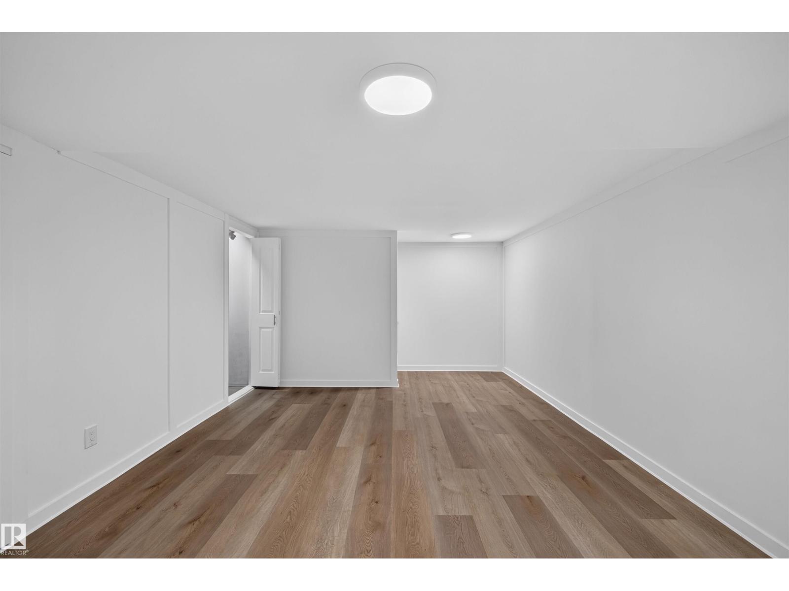 #186 11421 34 ST NW - 26