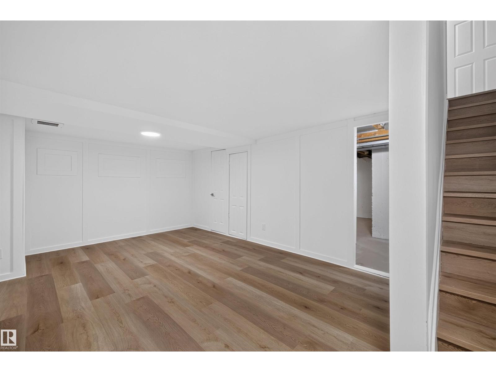 #186 11421 34 ST NW - 25
