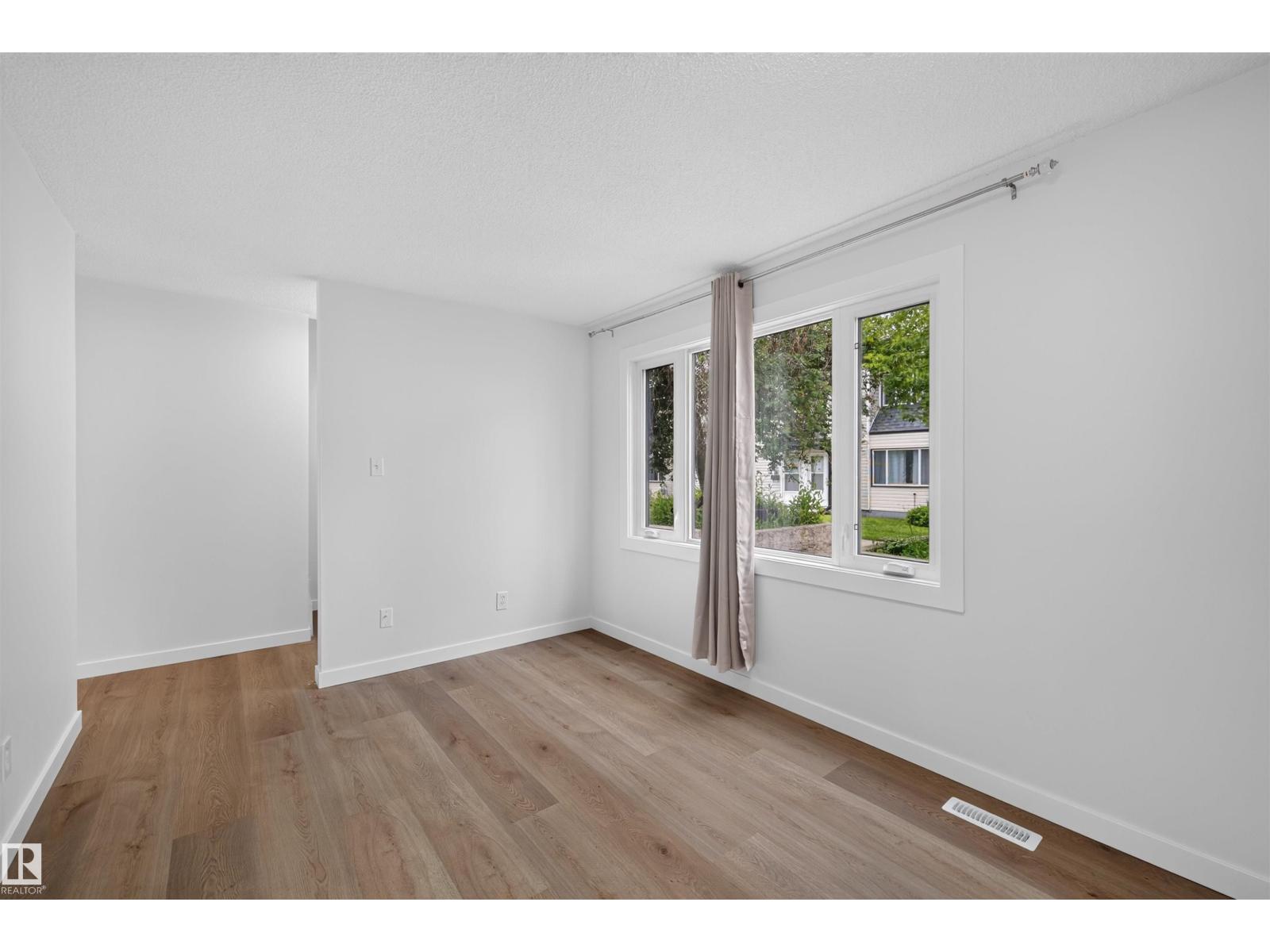 #186 11421 34 ST NW - 8