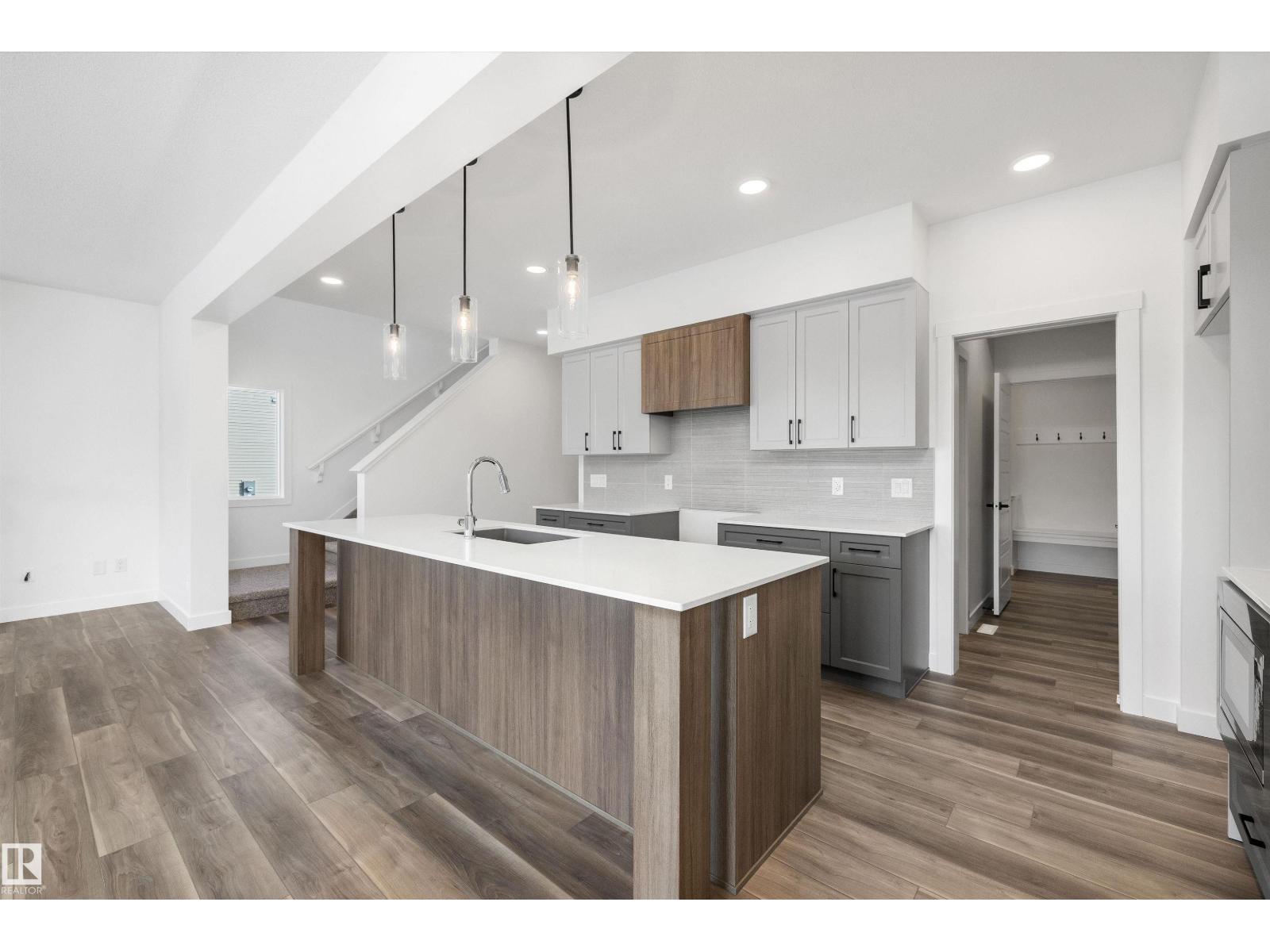 19428 25 AV NW - 15