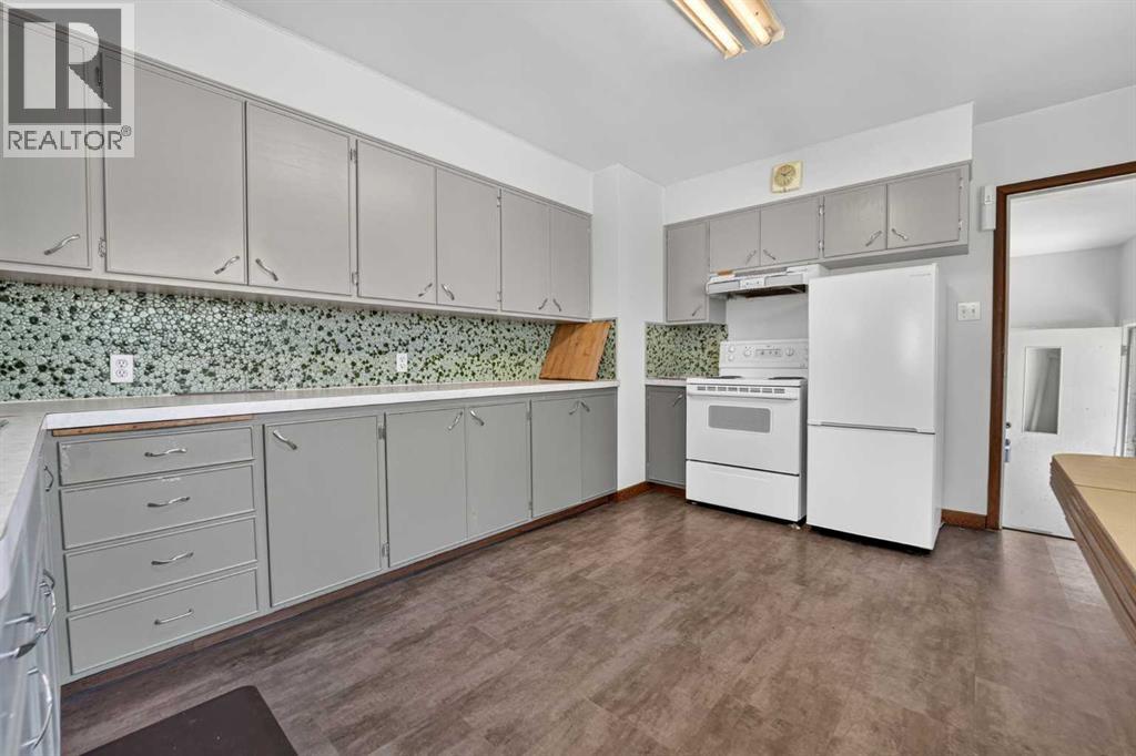 631 14 Street S - 10