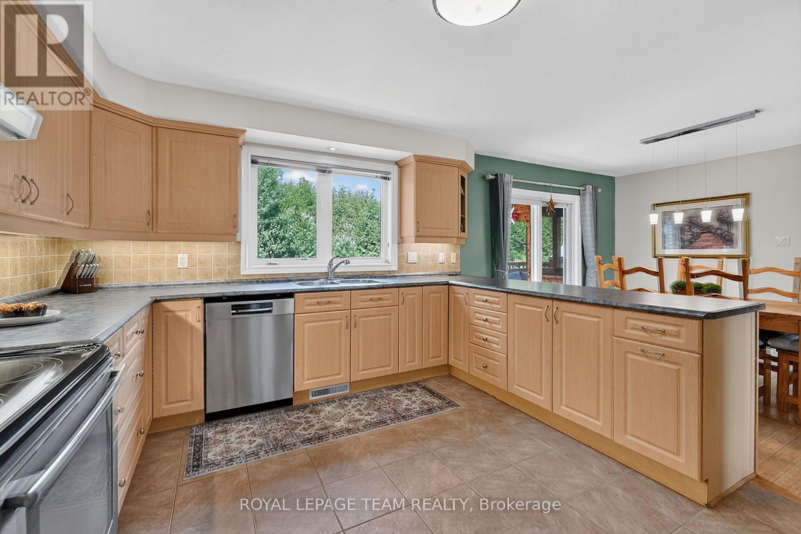 8115 ADAM BAKER WAY, Ottawa. Luxury613. By Peter Sagos - Image 12