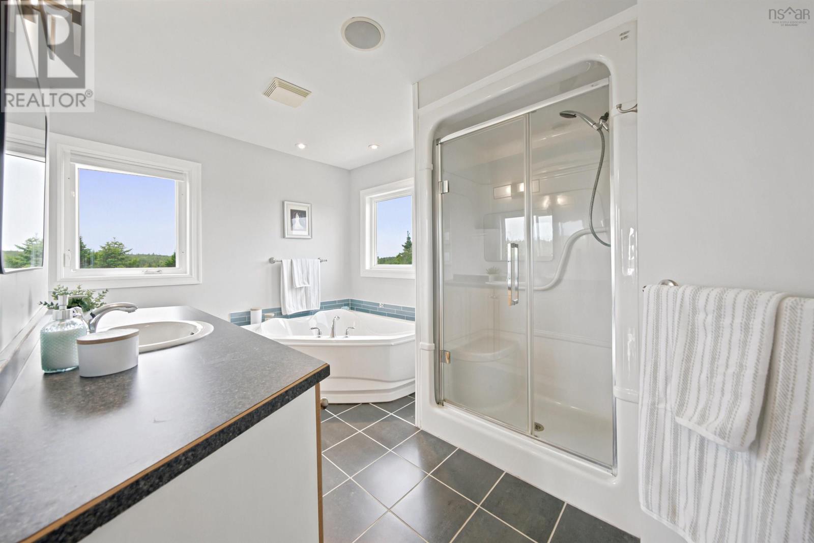 14 Jaycor Court - 32