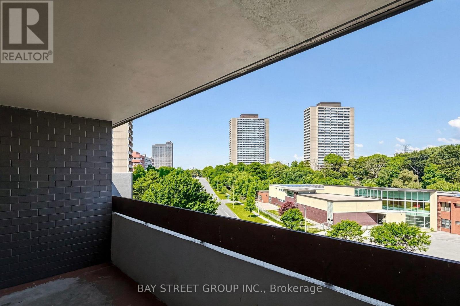 #302 55 SUNNY GLENWAY - 32
