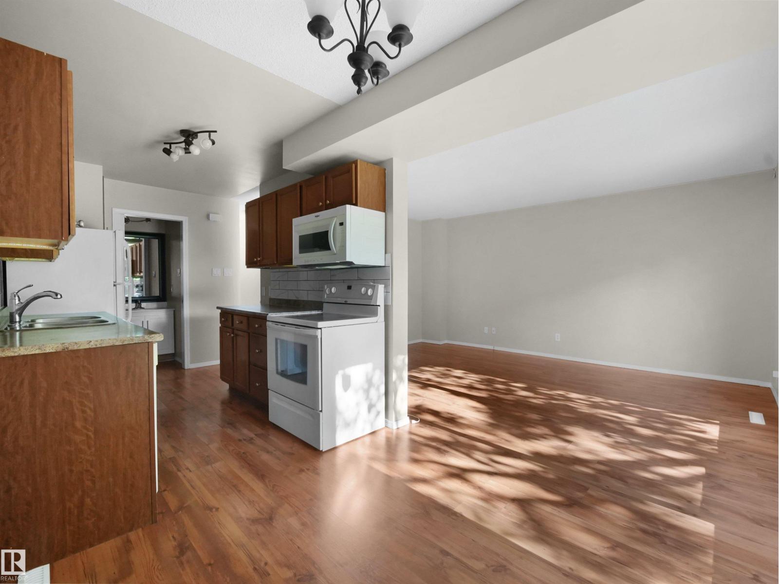 #B 16405 89 AV NW - 10