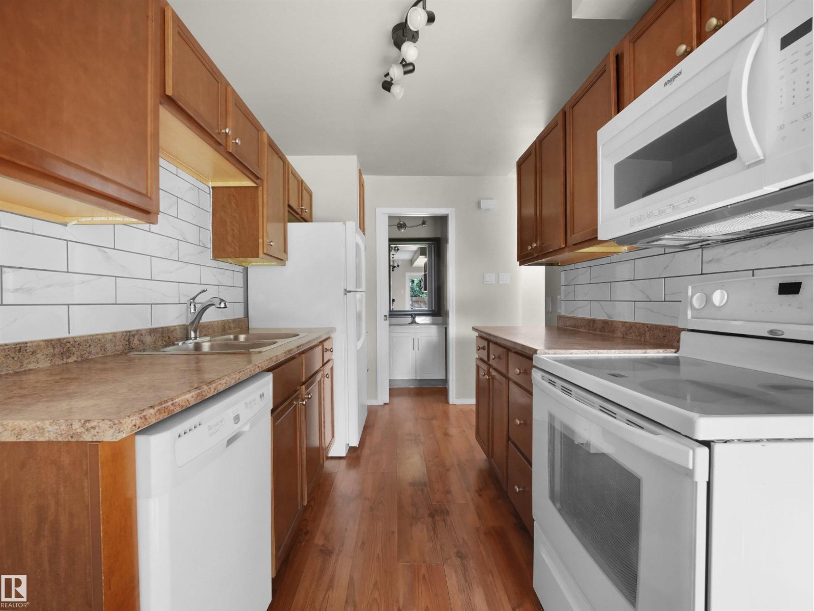 #B 16405 89 AV NW - 11