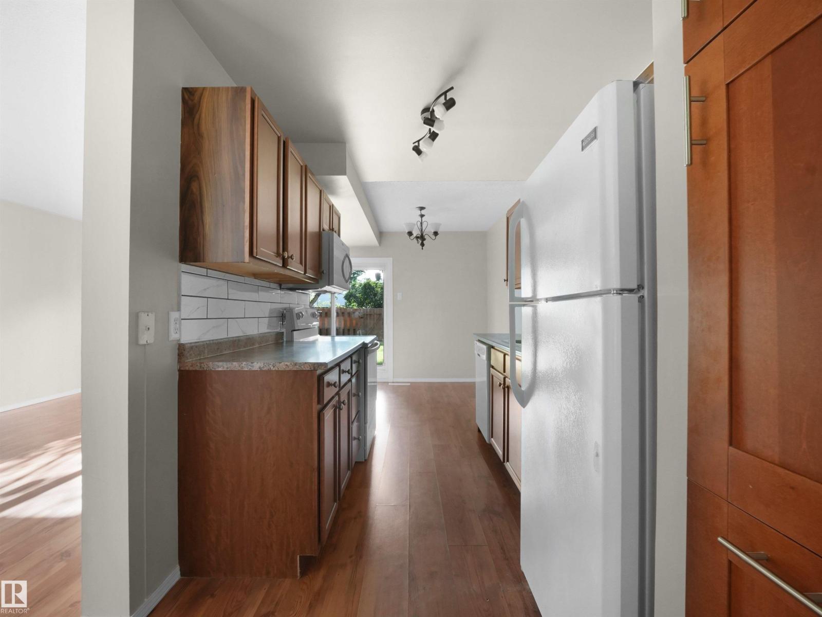 #B 16405 89 AV NW - 13