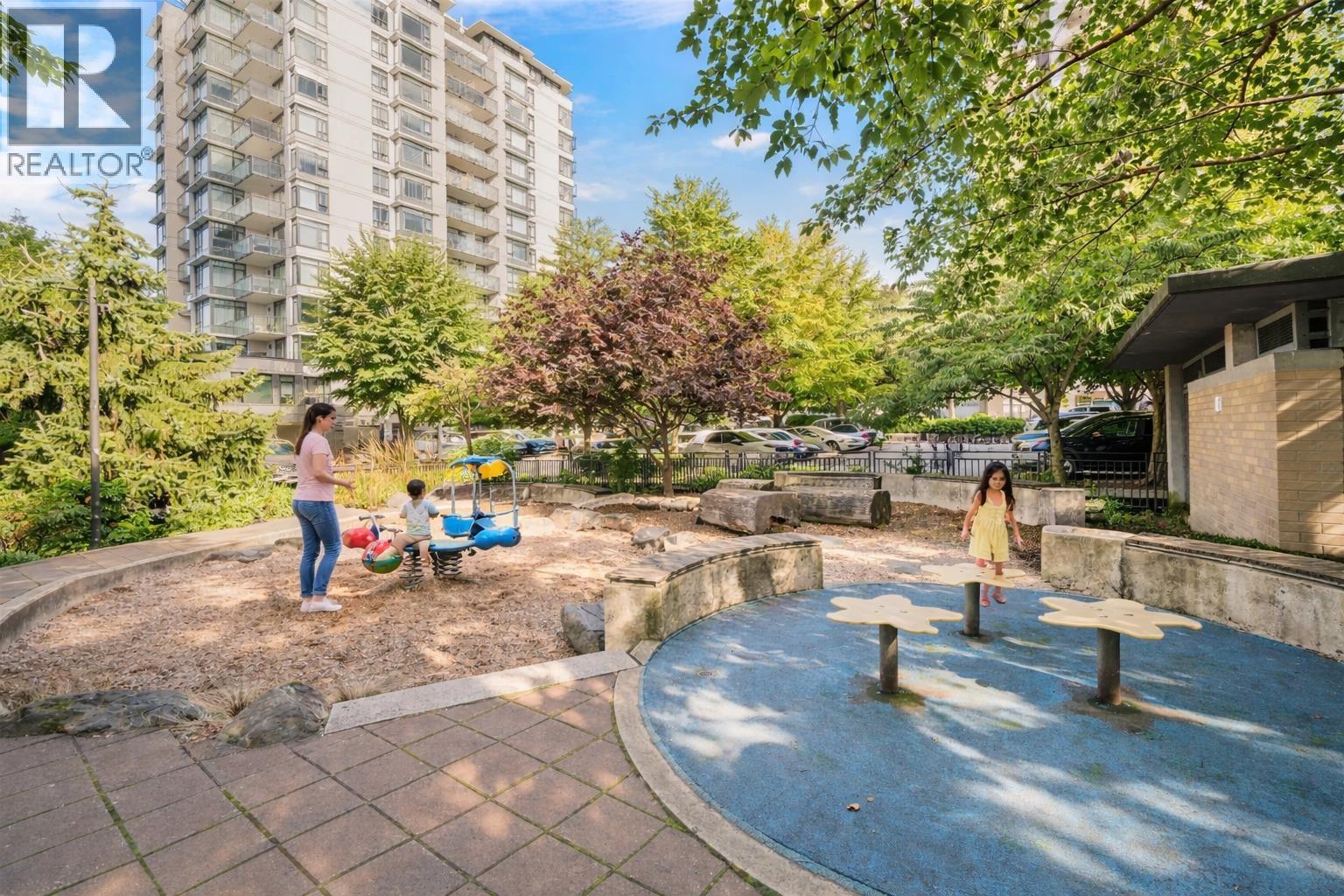 1304 1320 CHESTERFIELD AVENUE, North Vancouver