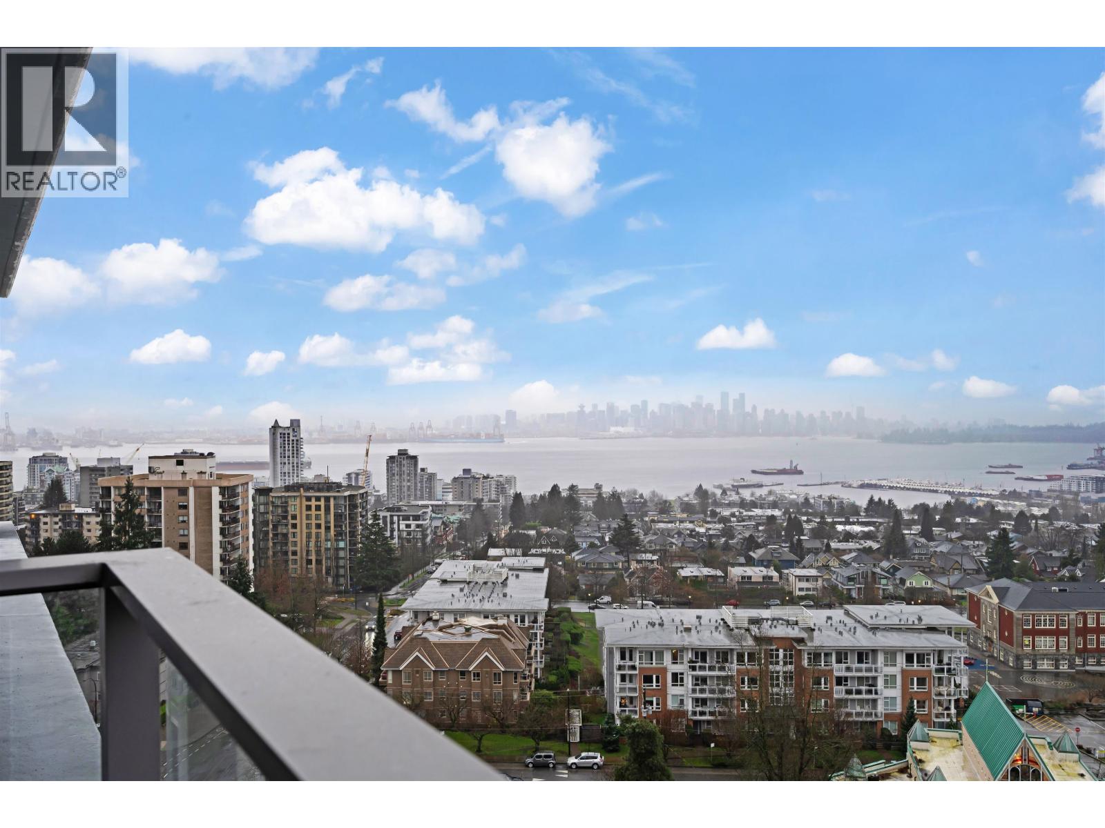 1304 1320 CHESTERFIELD AVENUE, North Vancouver