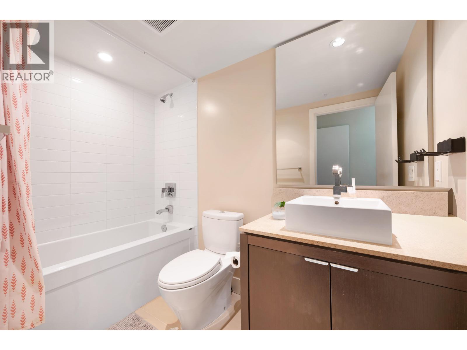 1304 1320 CHESTERFIELD AVENUE, North Vancouver