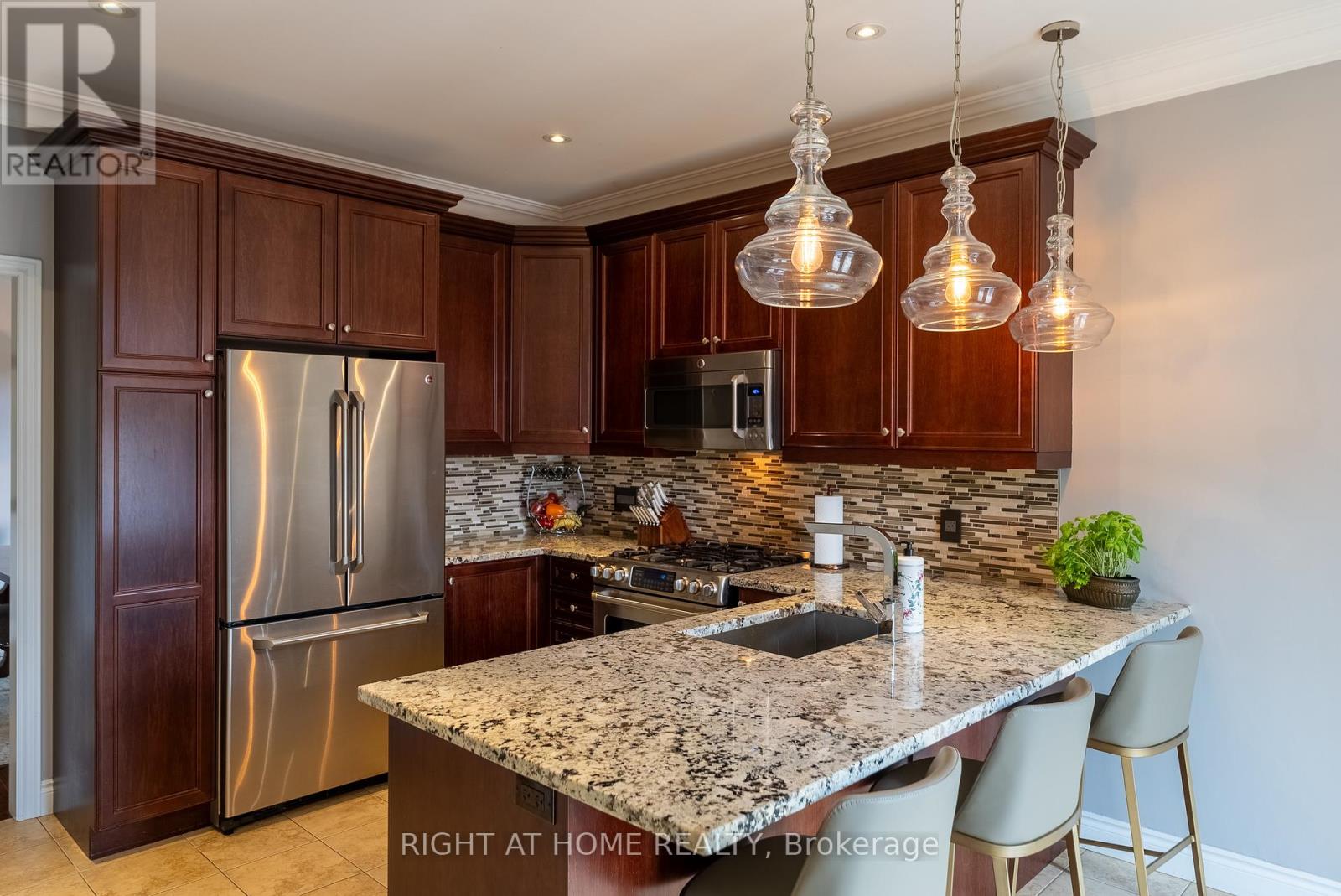 1660 MOYER AVENUE - 10