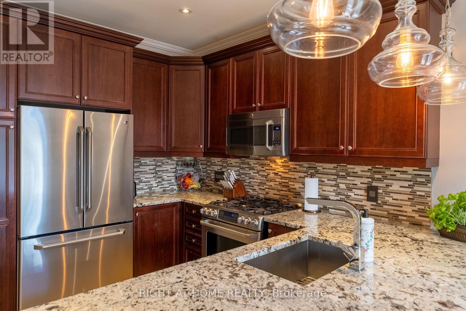 1660 MOYER AVENUE - 12